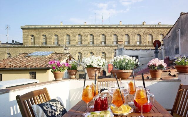 Amazing View to Pitti Palace 3BD Apt
