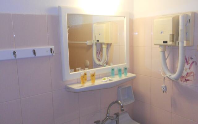 Elli Marina Studios and Apartments