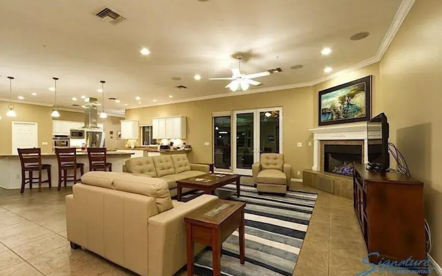Latitude Adjustment By Signature Vacation Rentals