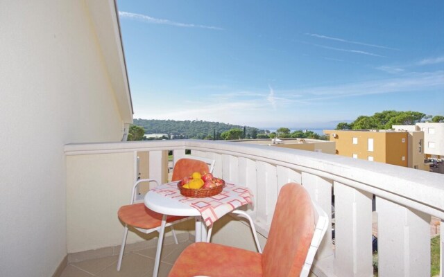 Nice Home in Makarska With Wifi and 1 Bedrooms