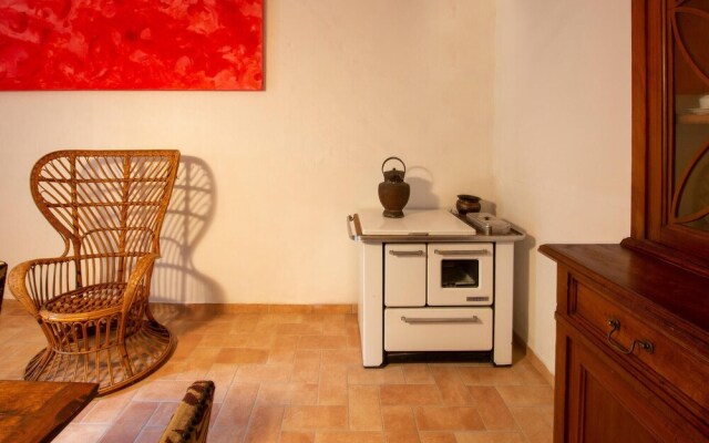 Beautiful Home in Londa With 2 Bedrooms and Wifi