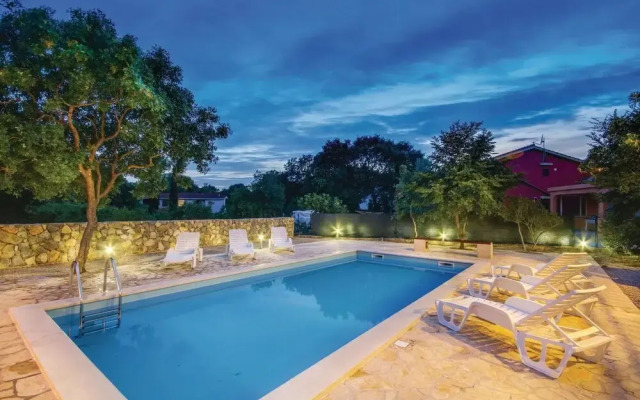 Stunning Home in Pinezici With Wifi and 2 Bedrooms