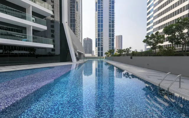 Driven Holiday Homes Marquise Square