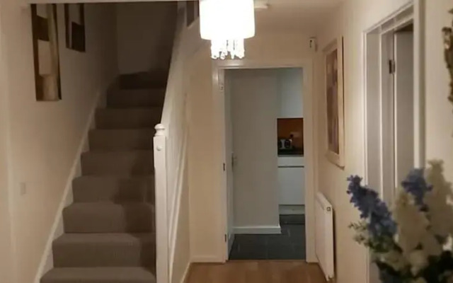 Lovely 3-bed House in Luton