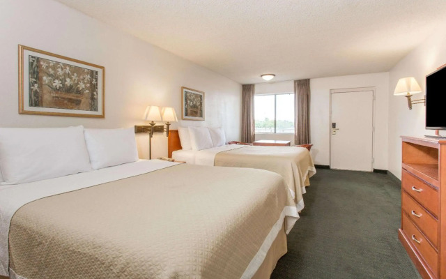 Days Inn by Wyndham Mesa East