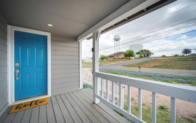 Pet-friendly Texas Retreat w/ Deck & Gas Grill!