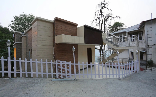 OYO 15210 Hotel Aashna