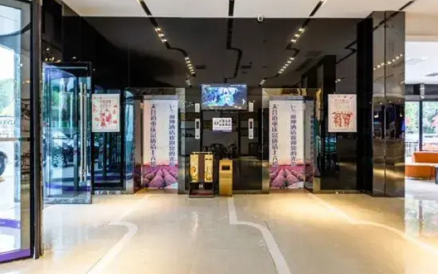 LiveCool-Hotel (GuiYangDongZhangYunYanWanDaGuangChangDian)