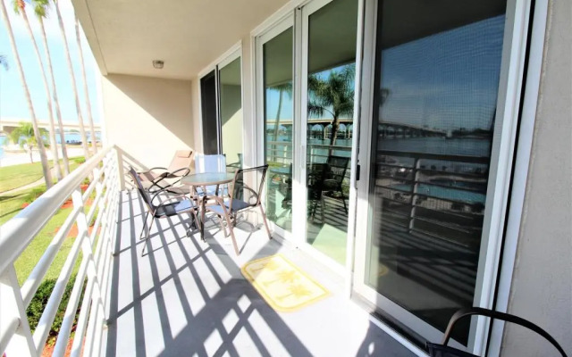 Isla Bahia Vista 8-210