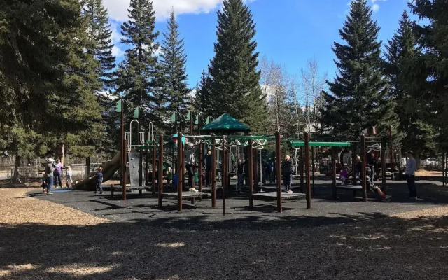 Rundle Cliffs Lodge by Canmore Premier
