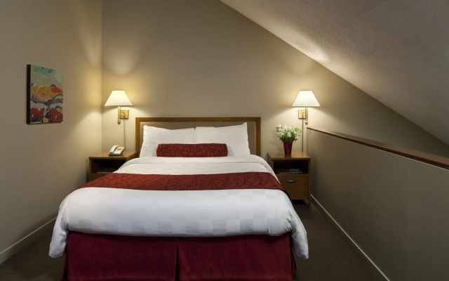 Whistler Village Inn And Suites