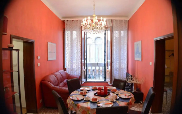 Sunny Venice Apartment