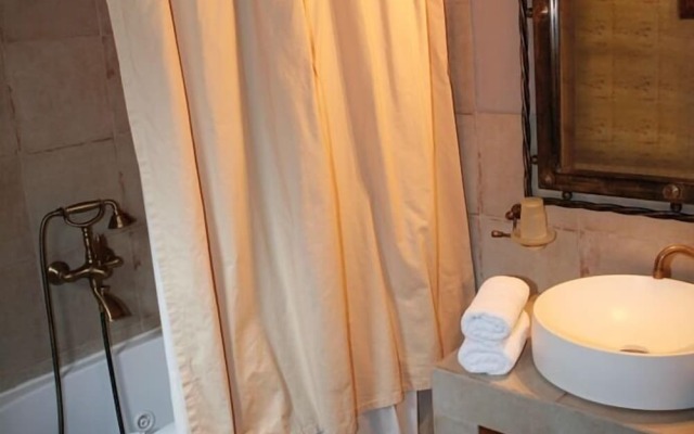 Roes Suites