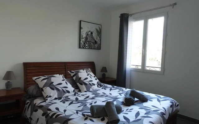 T2 40m2 Ollioules, la Nature, a 10 Mins Des Plages