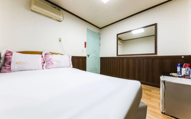 Boryeong Hayan Motel