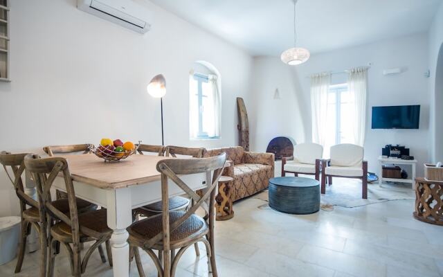 Eclectic island villa - gorgeous sea views, garden by VillaRentalsgr