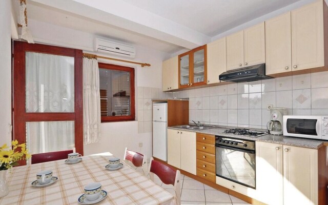 Amazing Home in Zadar With Wifi and 2 Bedrooms