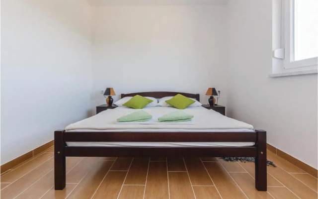 Two-Bedroom Apartment Saldun with Sea View 08