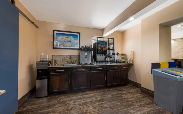 Quality Inn & Suites Airport