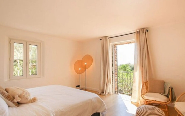 Majestic Holiday Home in Grimaud With Private Pool