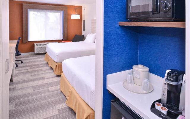 Holiday Inn Express & Suites San Diego Otay Mesa