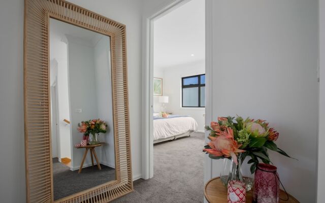 AUJOY 4 Bed Townhouse Burwood 2