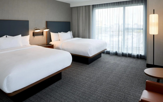 Courtyard Montreal Laval