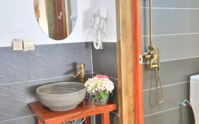 Zuoshou Qian Youshou Inn