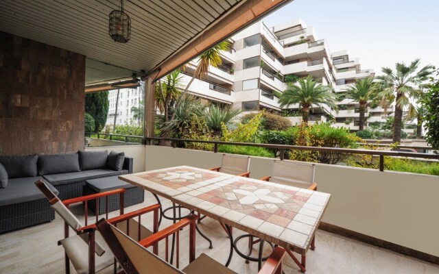 Gray d'Albion YourHostHelper