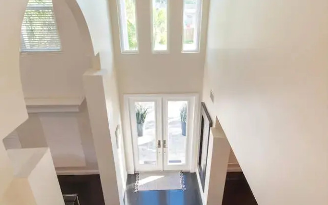 Hollywood Dream House - 5 Bedroom with Heated Pool