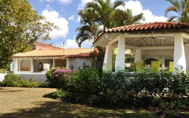 Villa Buttsbury House