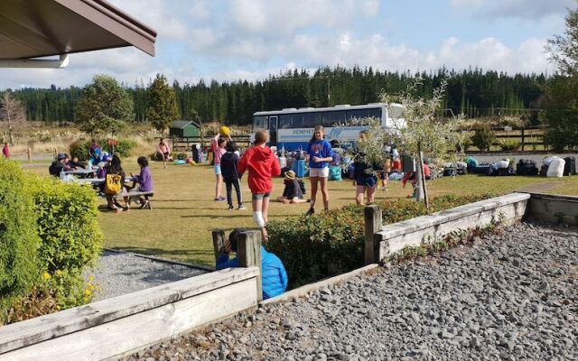 The Crossing Lodge and Backpackers