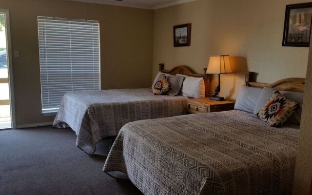 Canyon Springs Country Lodge