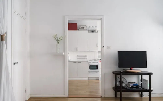 1BR Demure Design Urban Living Space