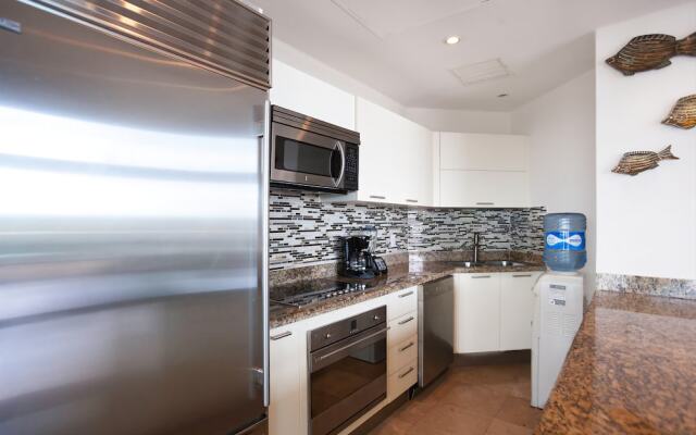 Gran Peninsula 3BR Condo By RMH