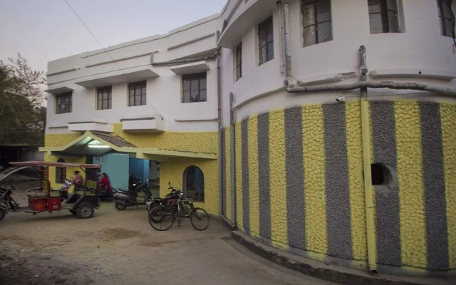 Simrat Hotel by OYO Rooms