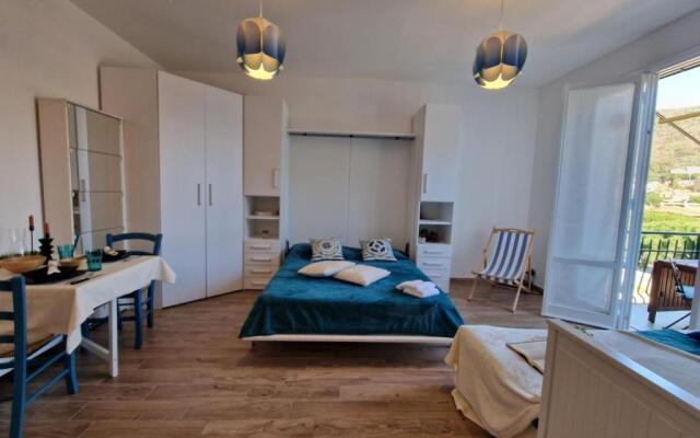 650 metri dal Mare - WiFi - Terrazzo - Piscina - A/C
