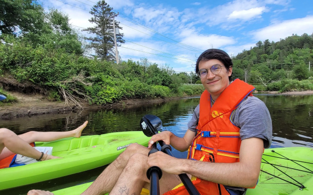 Oberge Inn  Riverside guest room in Val-David village with free parking