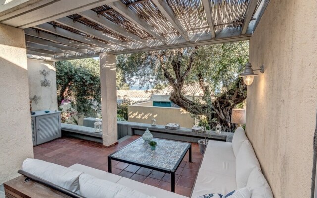 Barbati Luxury House by Cofuescapes