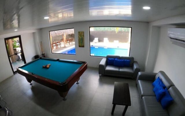 Hotel Blue Marlin - Nightclub & Sports Bar on Site