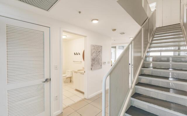 Hang Ten- Large Townhome, lux amenities, parking