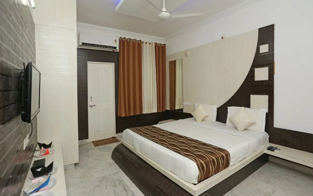 OYO 9775 Home Modern 4BHK Celebration mall