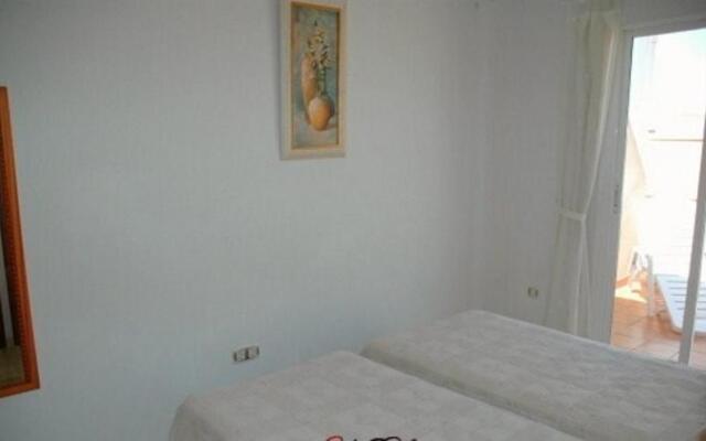 One-bedroom flat 200m from the beach