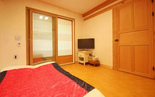 Jeonju Sarangnamoo Pension