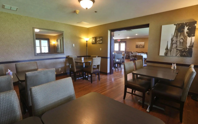 Ivy Court Inn & Suites