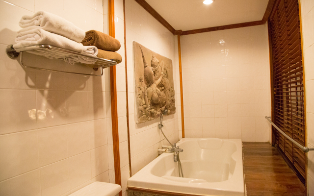 White House Beach Resort And Spa