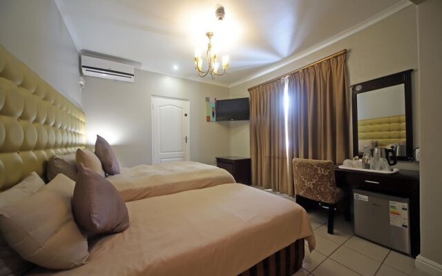 Savoy Lodge Cape Town