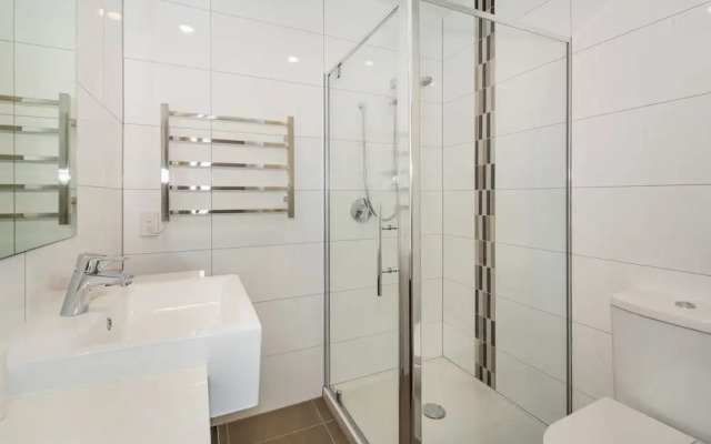 Albany Brand New Serviced Apartment