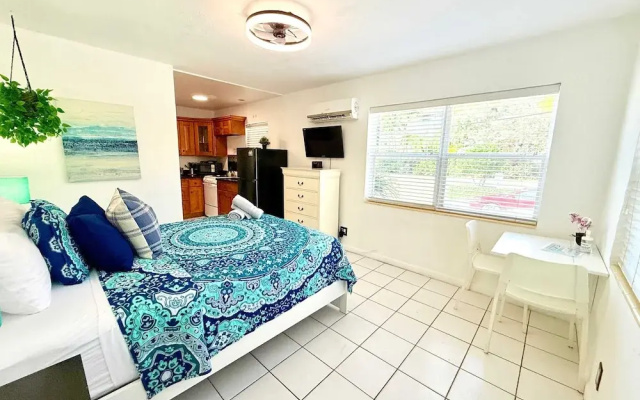 Hollywood Boardwalk Studio Fully Equipped Kitchen