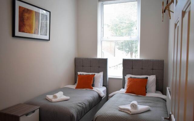 Higher Living-Professional Southsea Apartment